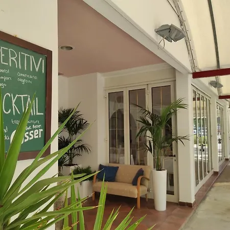 מלון Hotel Villa Mirella 3*