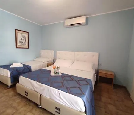 Отель Mirella 3*