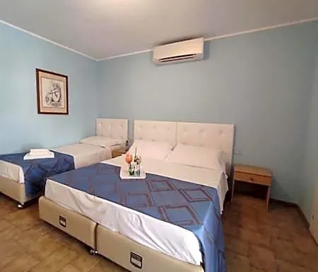 Отель Mirella 3*